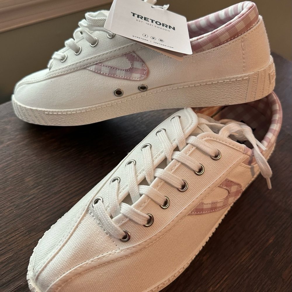 Tretorn Nylite Plus Canvas in White and Pink